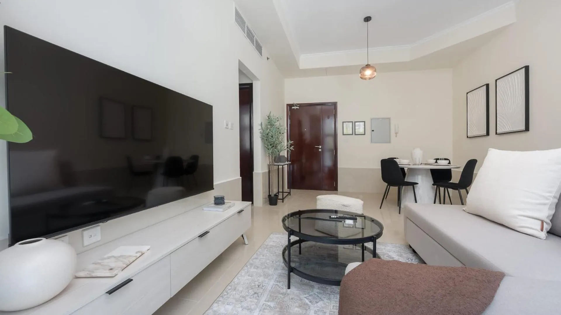 City Center And Cozy 1 Bedroom In Dec Tower 1 Dubai Apartment