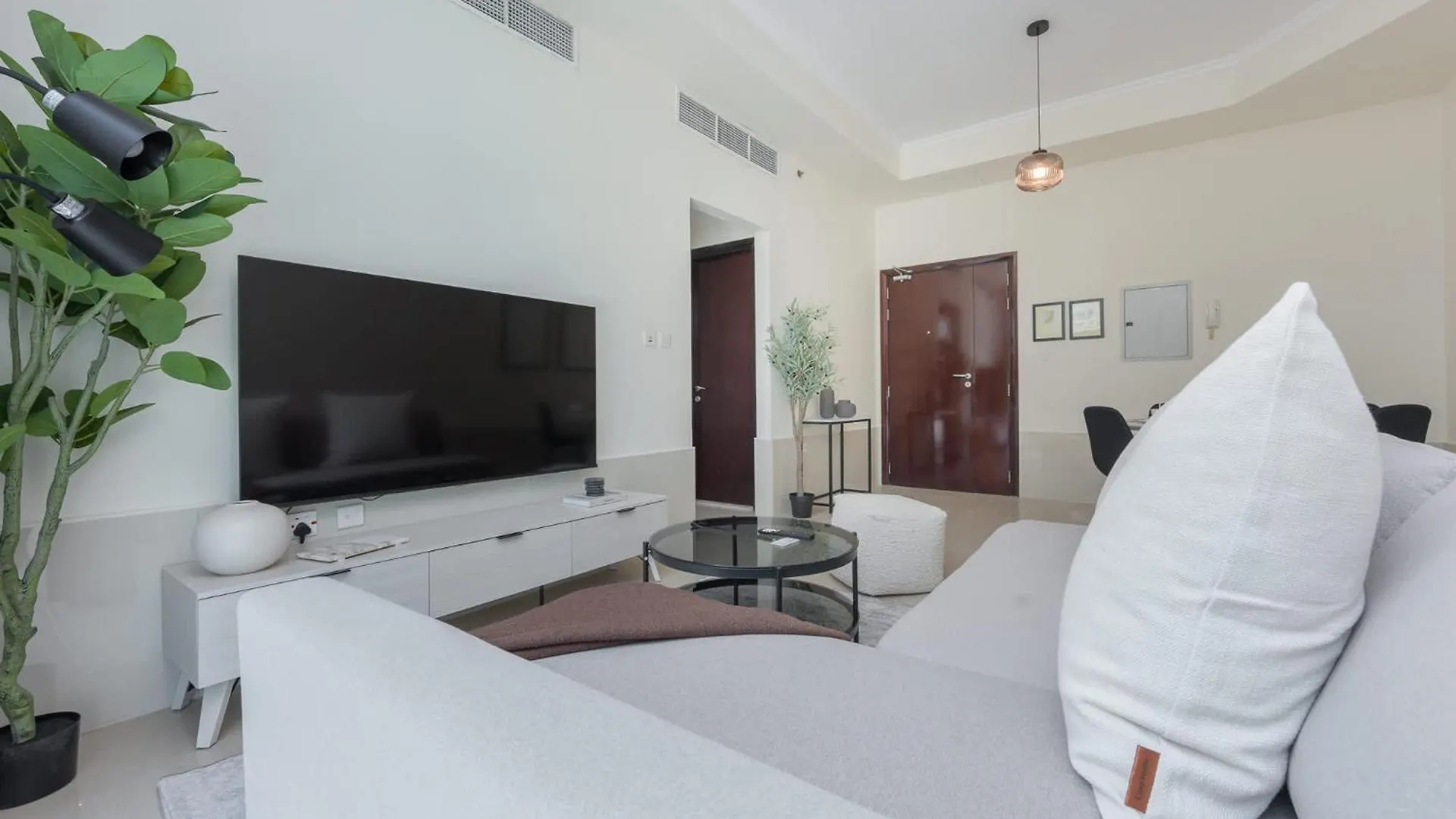 City Center And Cozy 1 Bedroom In Dec Tower 1 Dubai