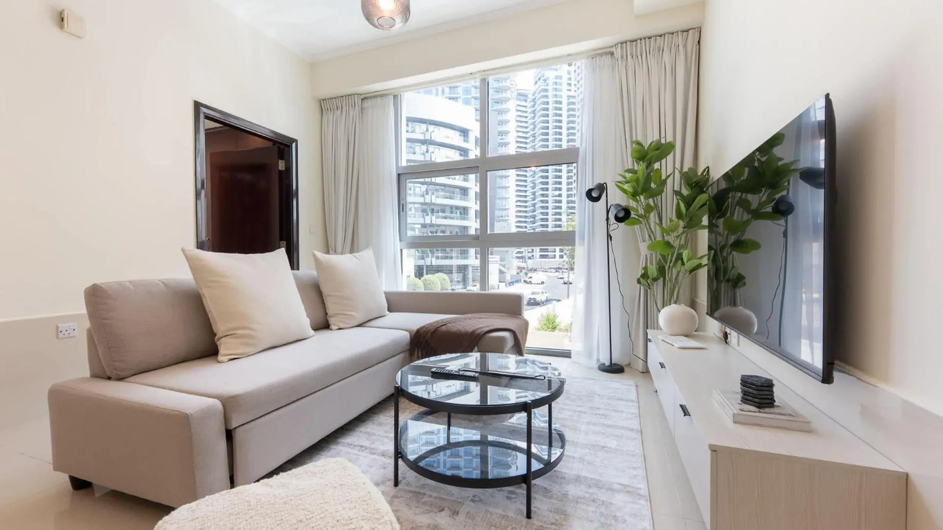 Apartment City Center And Cozy 1 Bedroom In Dec Tower 1 Dubai